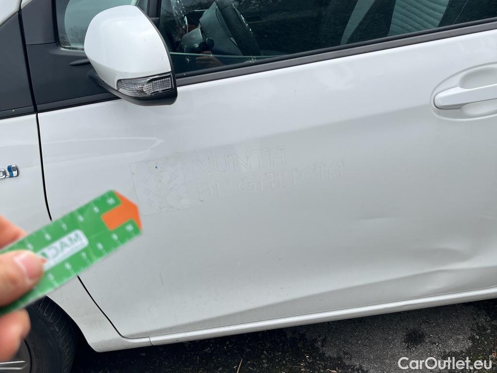  Toyota  Yaris TOYOTA  / 2017 / 5P / berlina con portón 1.5 100H Active #9