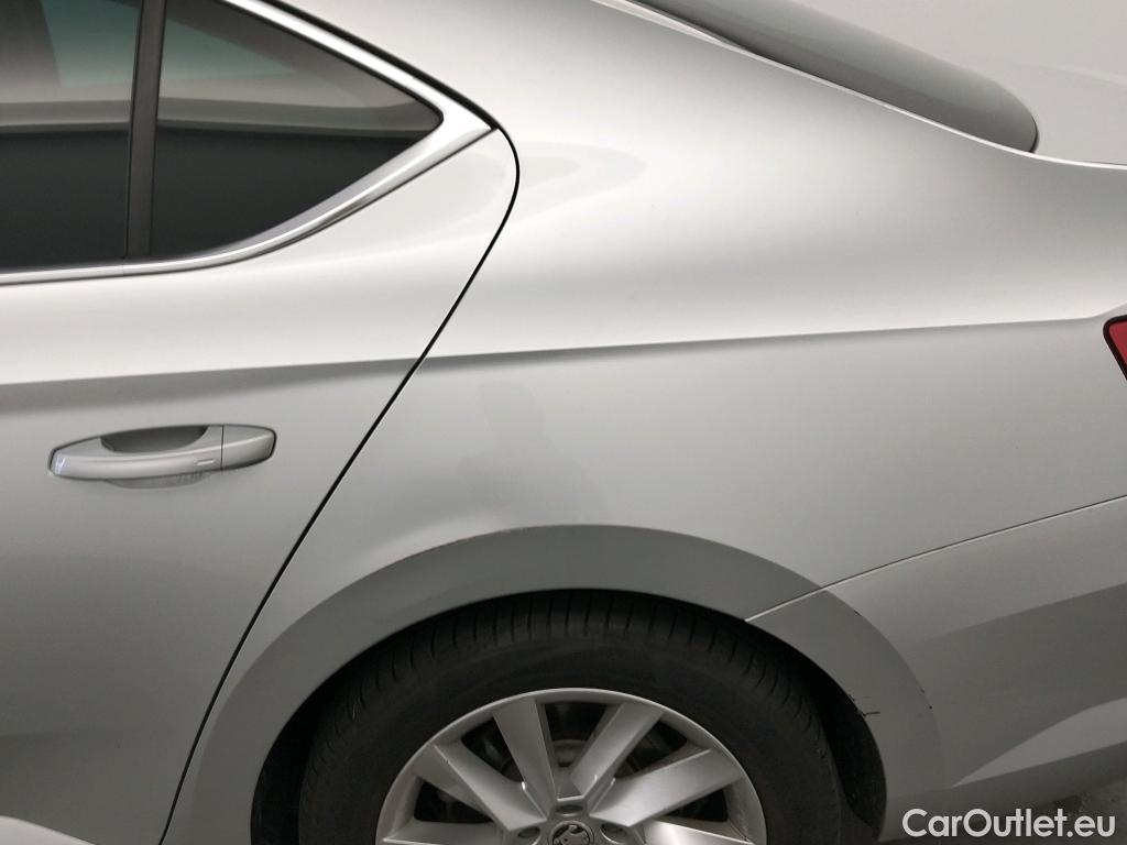  Skoda  Superb SKODA  / 2019 / 5P / berlina con portón 2.0 TDI 110kW (150CV) DSG Ambition #3