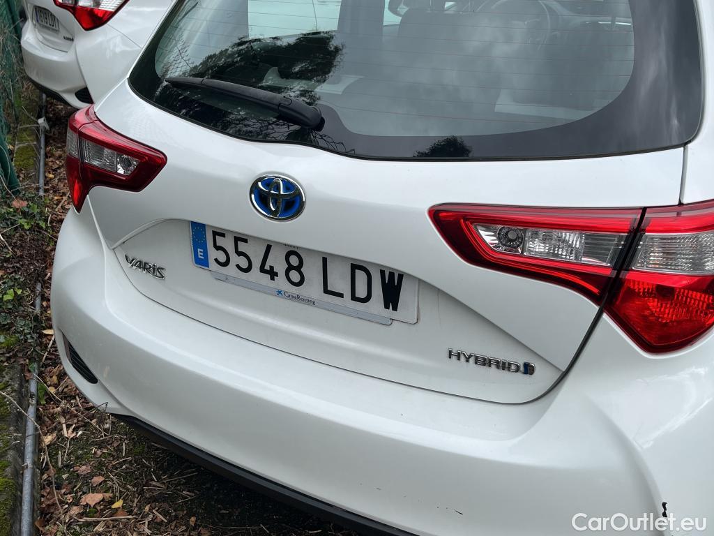  Toyota  Yaris TOYOTA  / 2017 / 5P / berlina con portón 1.5 100H Active #8