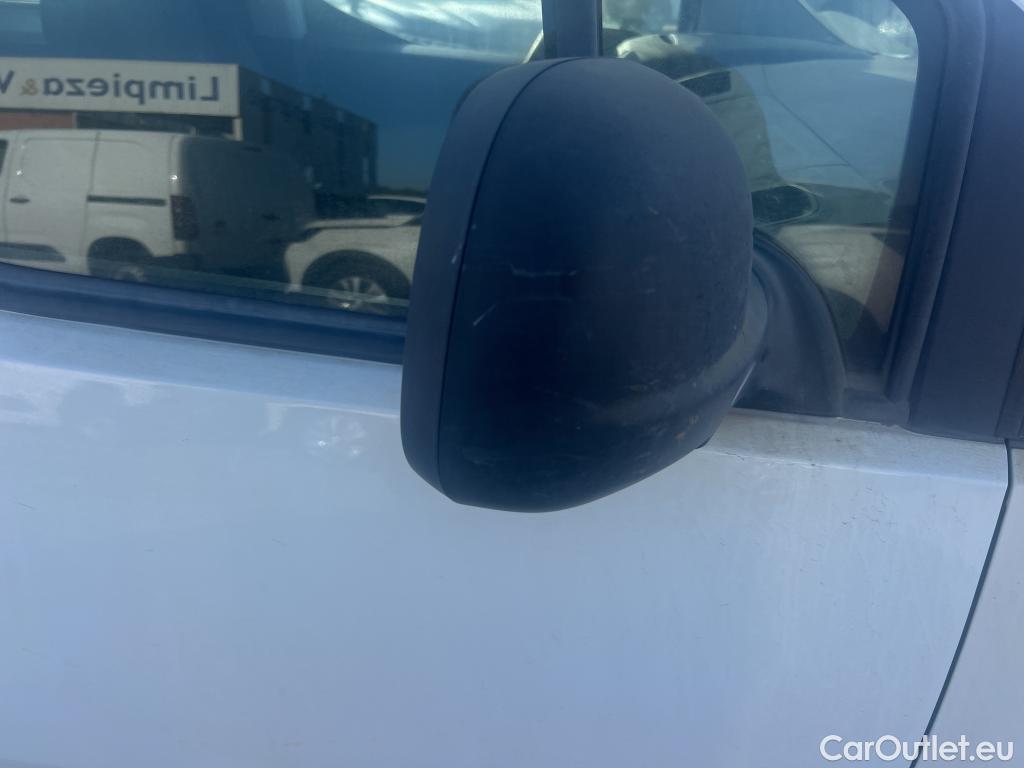  Citroen  Berlingo CITROEN  / 2018 / 4P / combi Talla M BlueHDi 100 LIVE (AC) #16