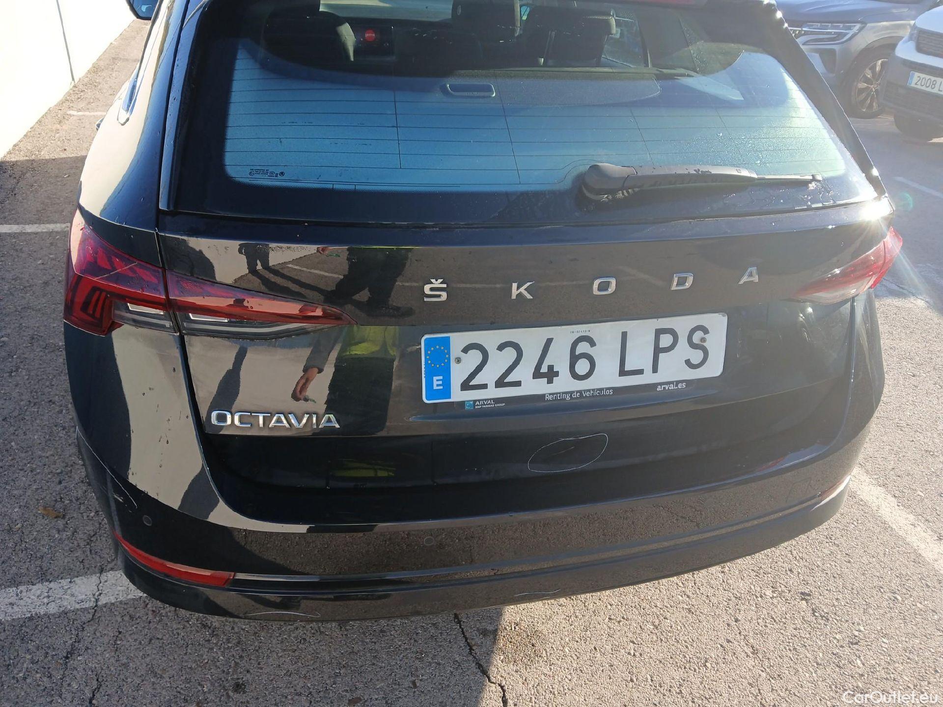  Skoda  Octavia SKODA  / 2020 / 5P / familiar Combi 2.0 TDI 85kW(115CV) Man Ambition #8