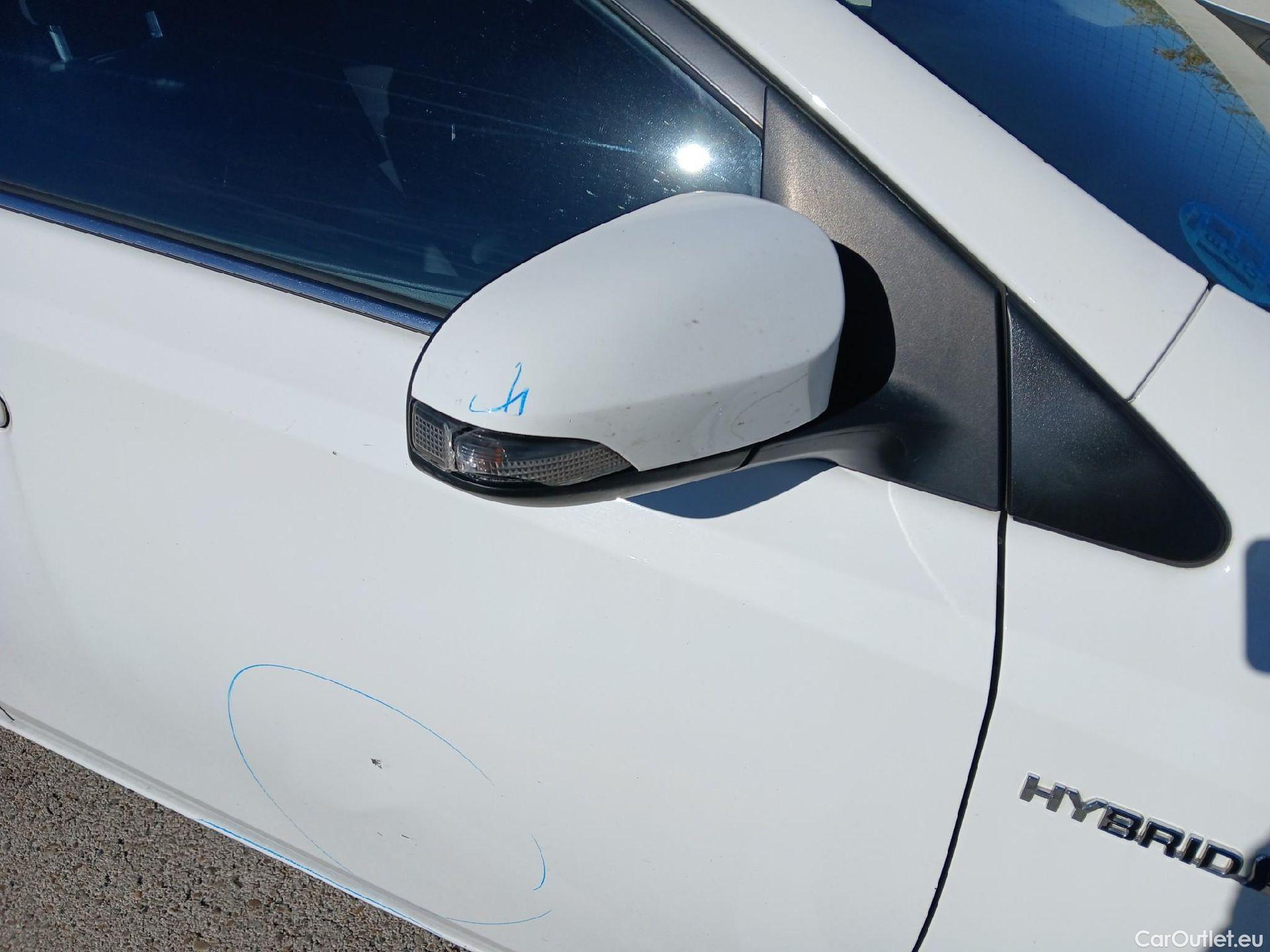  Toyota  Auris TOYOTA  5p 2G berlina con portón 1.8 140H Hybrid Active #35