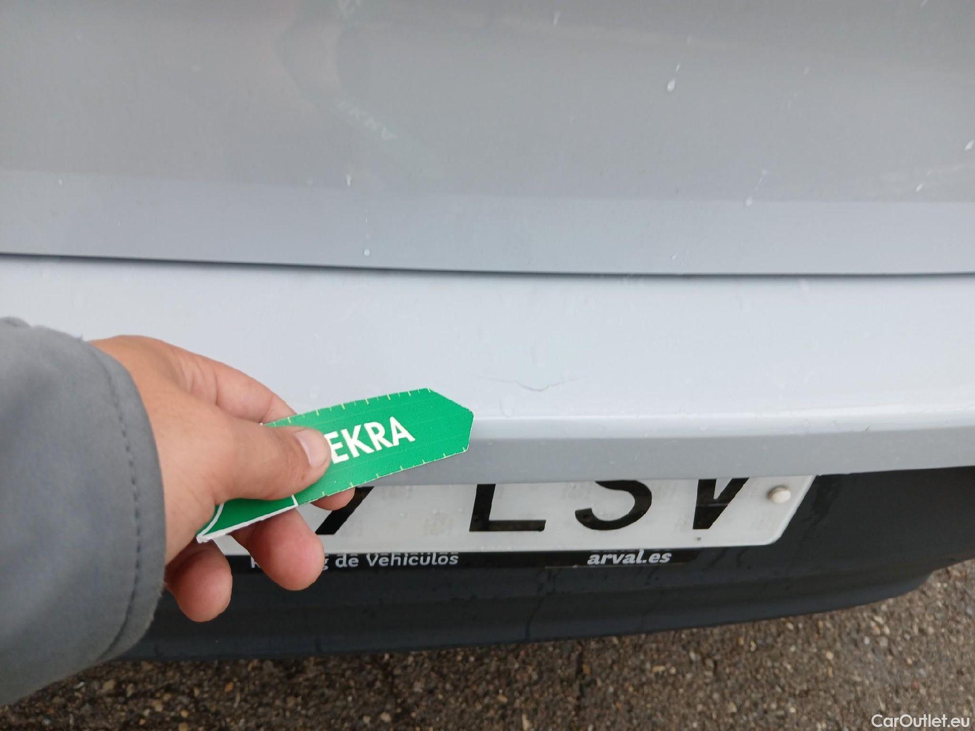  Volkswagen  T-ROC VOLKSWAGEN  / 2017 / 5P / todoterreno Edition 1.0 TSI 85kW (115CV) #17