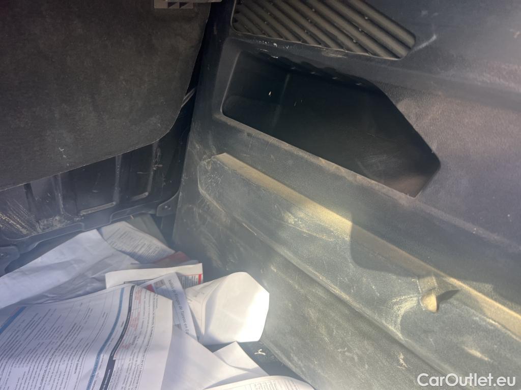  Citroen  Berlingo CITROEN  / 2018 / 4P / combi Talla M BlueHDi 100 LIVE (AC) #12