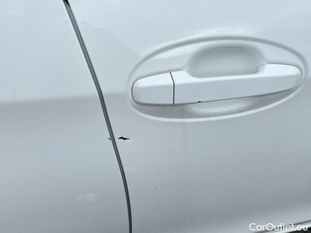  Toyota  Yaris TOYOTA  / 2017 / 5P / berlina con portón 1.5 100H Active #5