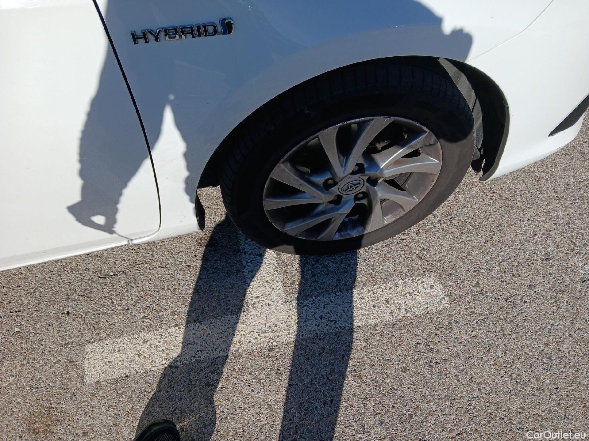  Toyota  Auris TOYOTA  5p 2G berlina con portón 1.8 140H Hybrid Active #13