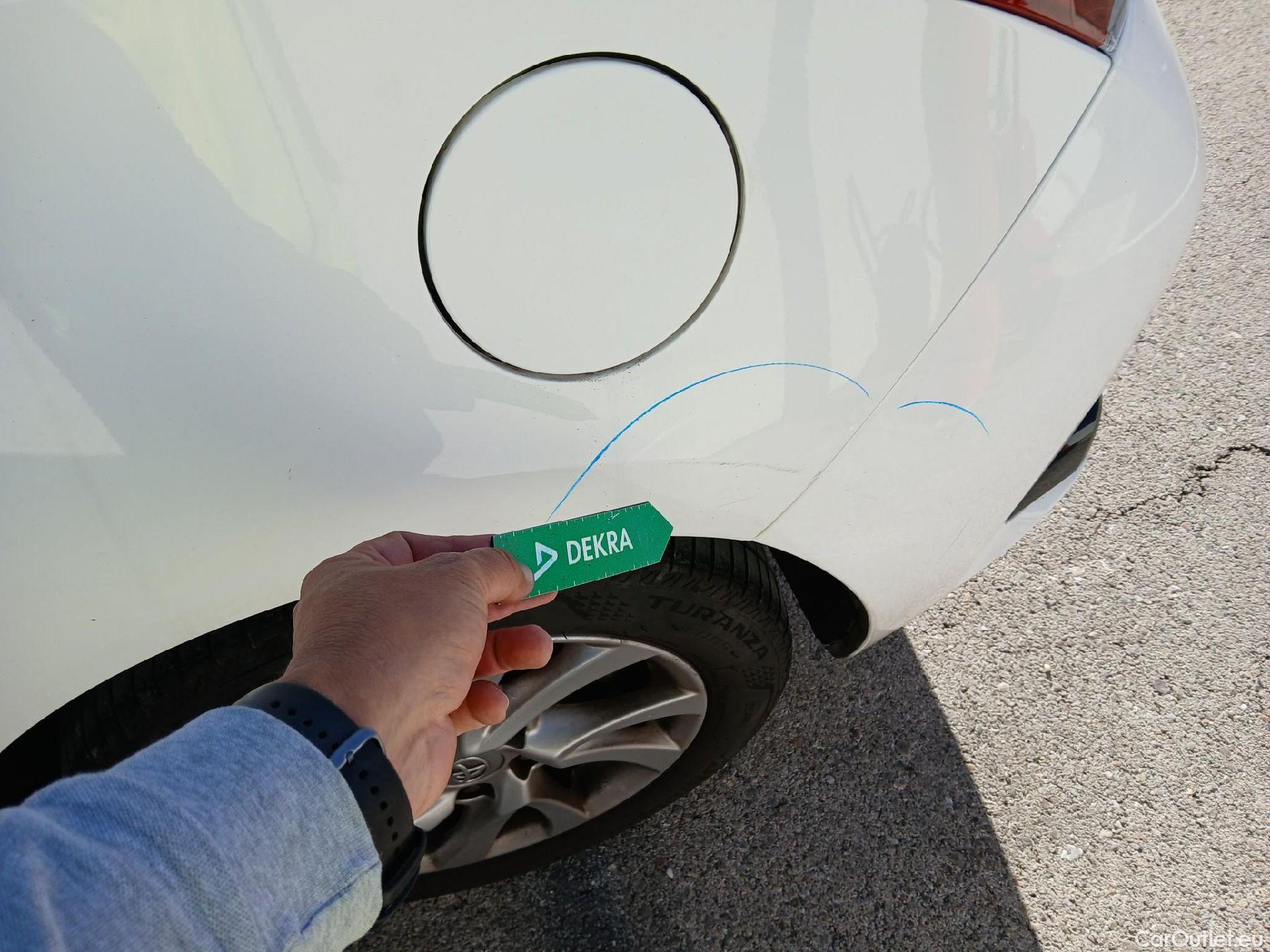  Toyota  Auris TOYOTA  5p 2G berlina con portón 1.8 140H Hybrid Active #20