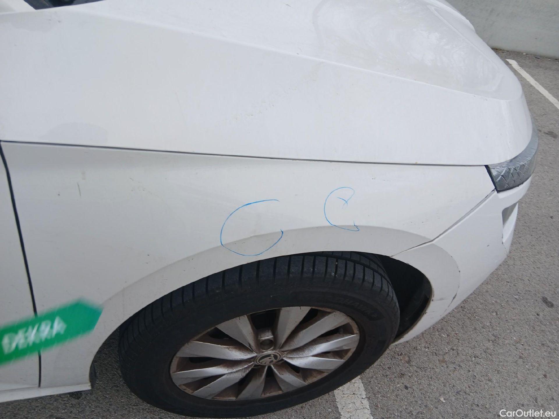  Skoda  KAMIQ SKODA  1.0 TSI 81kW (110CV) DSG Ambition (CX) #28