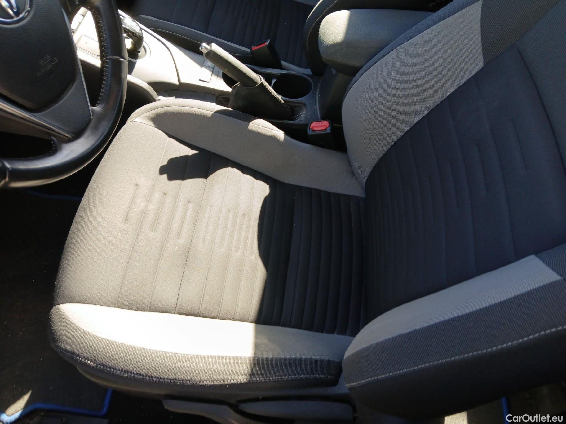  Toyota  Auris TOYOTA  5p 2G berlina con portón 1.8 140H Hybrid Active #4