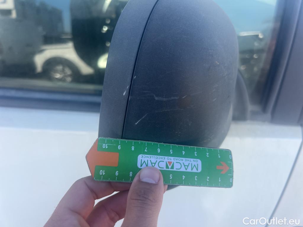  Citroen  Berlingo CITROEN  / 2018 / 4P / combi Talla M BlueHDi 100 LIVE (AC) #17