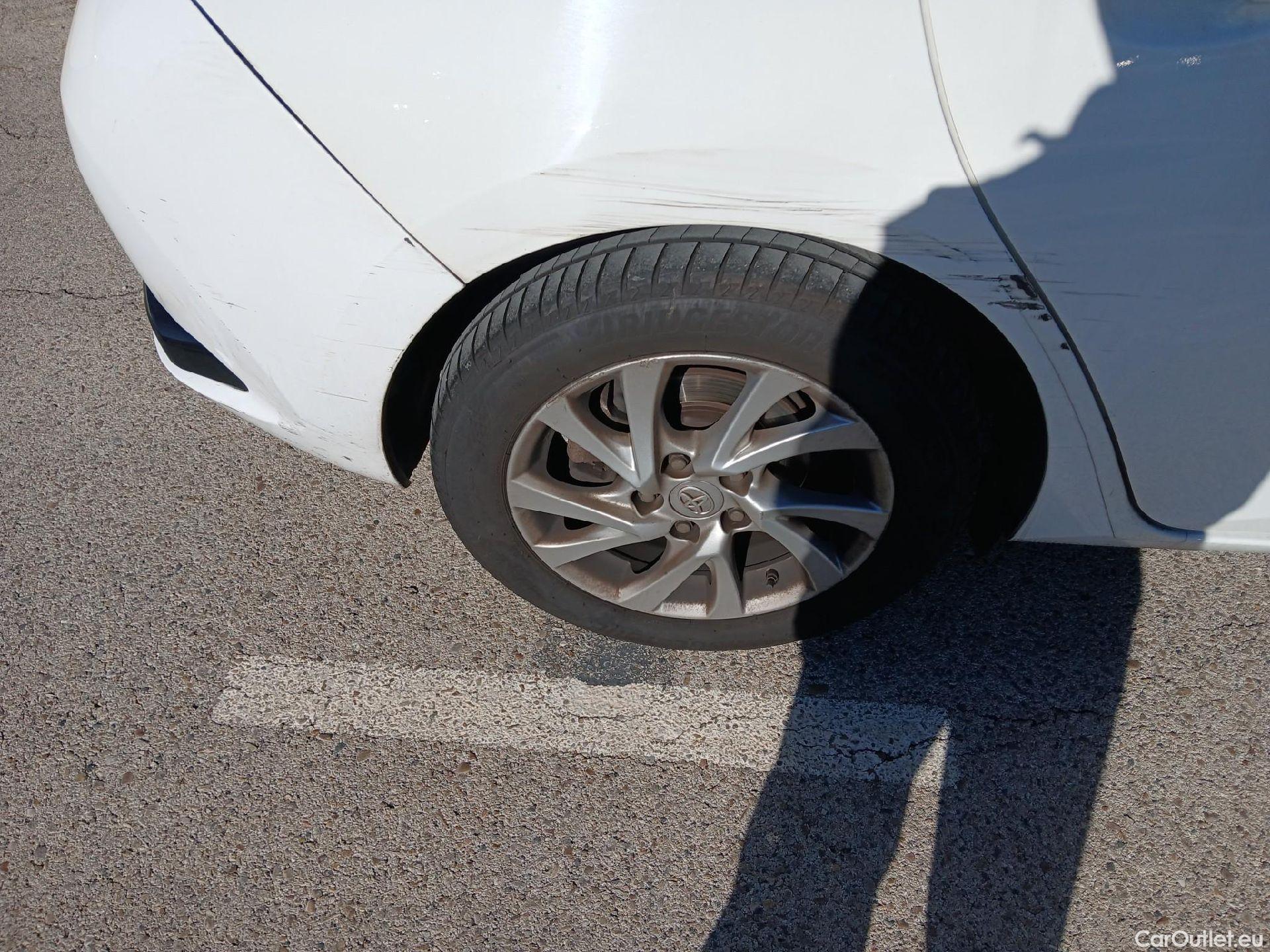  Toyota  Auris TOYOTA  5p 2G berlina con portón 1.8 140H Hybrid Active #10