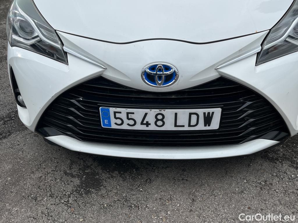  Toyota  Yaris TOYOTA  / 2017 / 5P / berlina con portón 1.5 100H Active #15