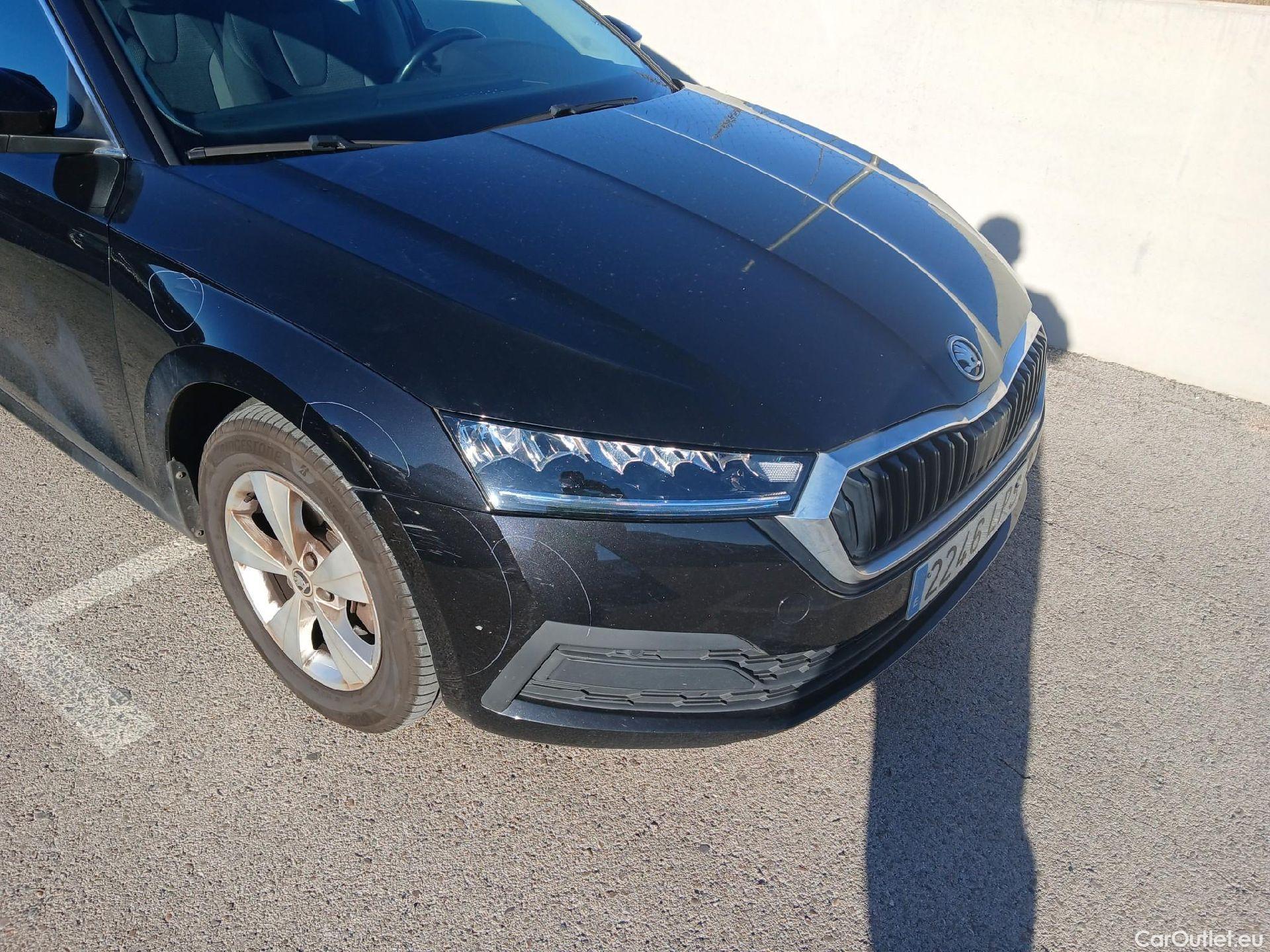  Skoda  Octavia SKODA  / 2020 / 5P / familiar Combi 2.0 TDI 85kW(115CV) Man Ambition #1