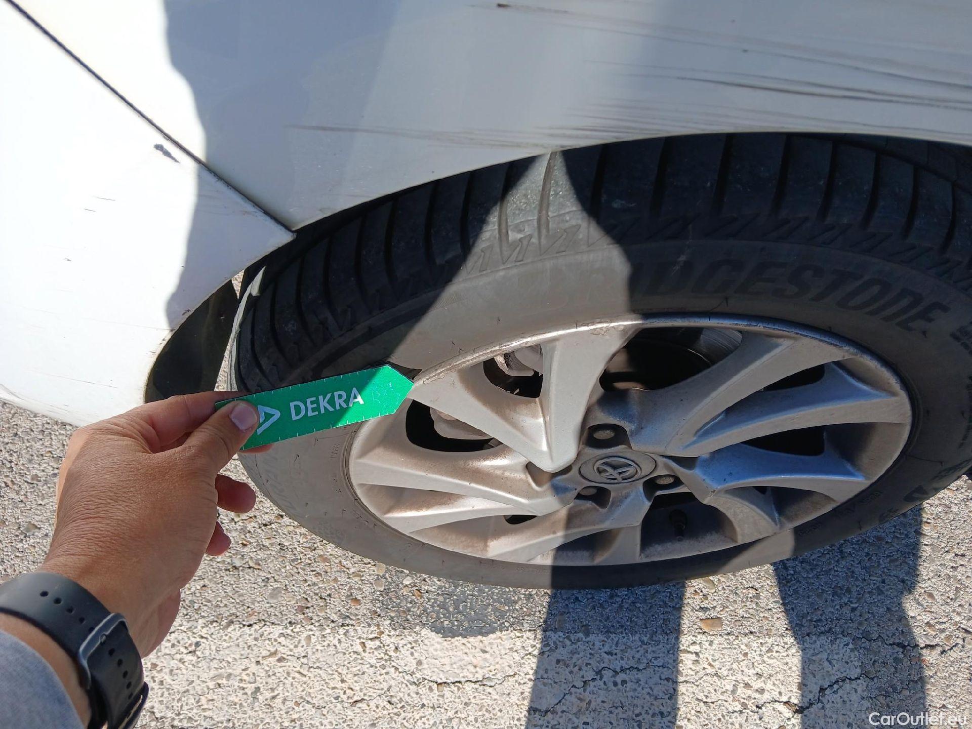  Toyota  Auris TOYOTA  5p 2G berlina con portón 1.8 140H Hybrid Active #11