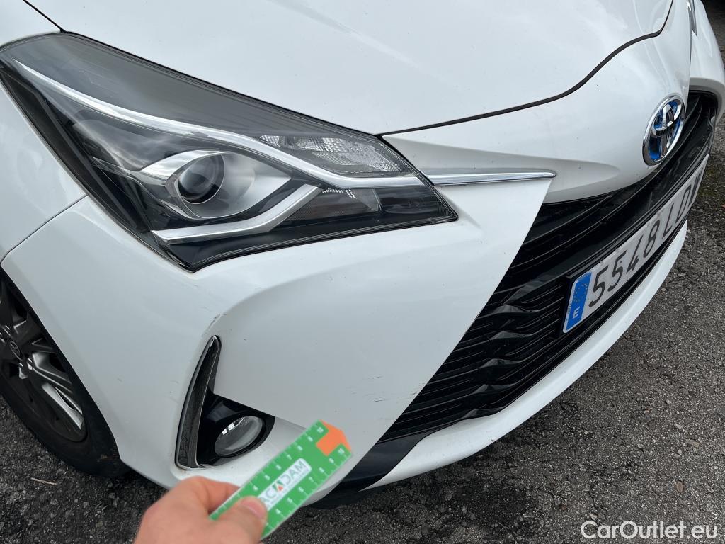  Toyota  Yaris TOYOTA  / 2017 / 5P / berlina con portón 1.5 100H Active #12