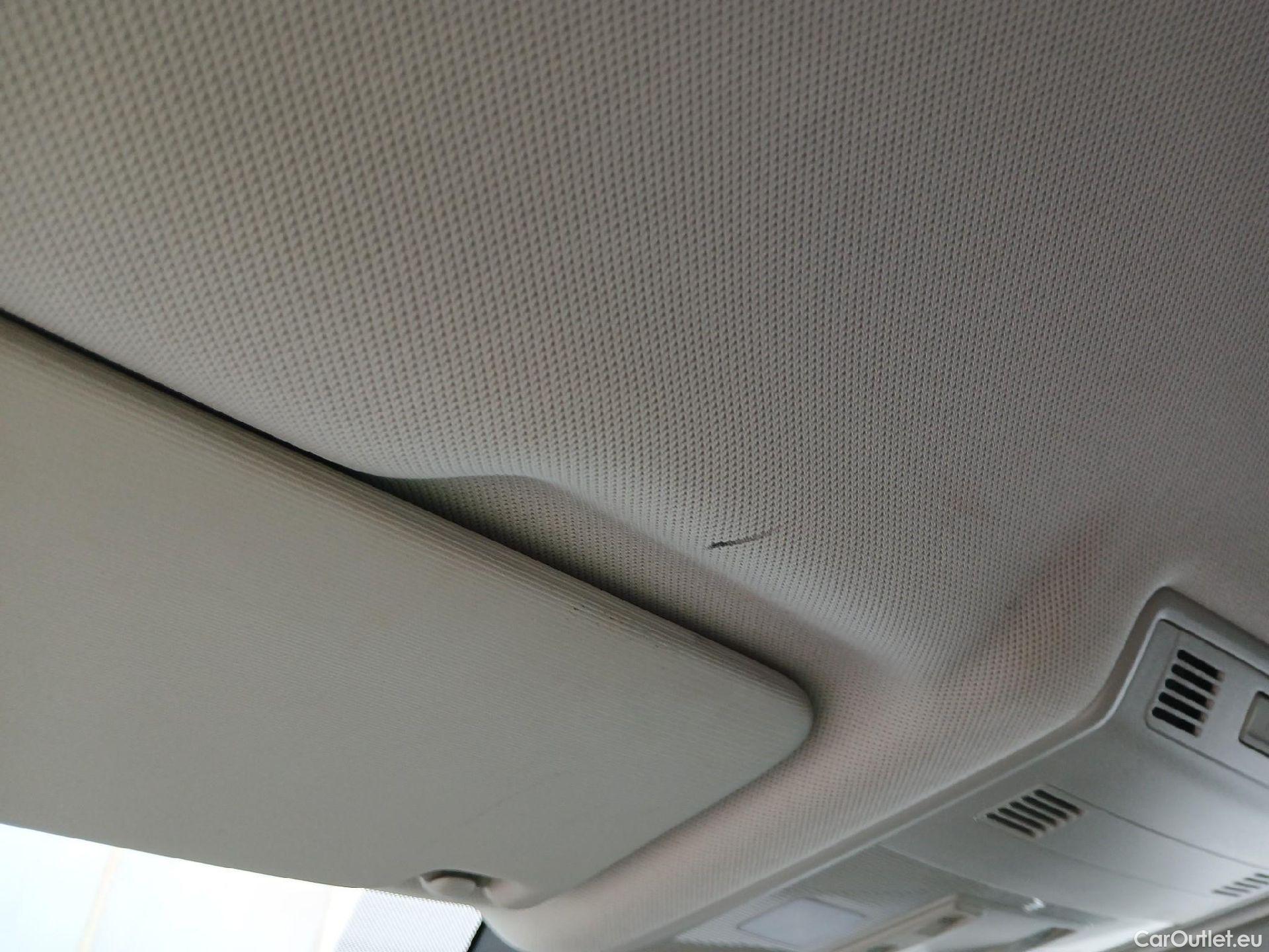  Volkswagen  T-ROC VOLKSWAGEN  / 2017 / 5P / todoterreno Edition 1.0 TSI 85kW (115CV) #2