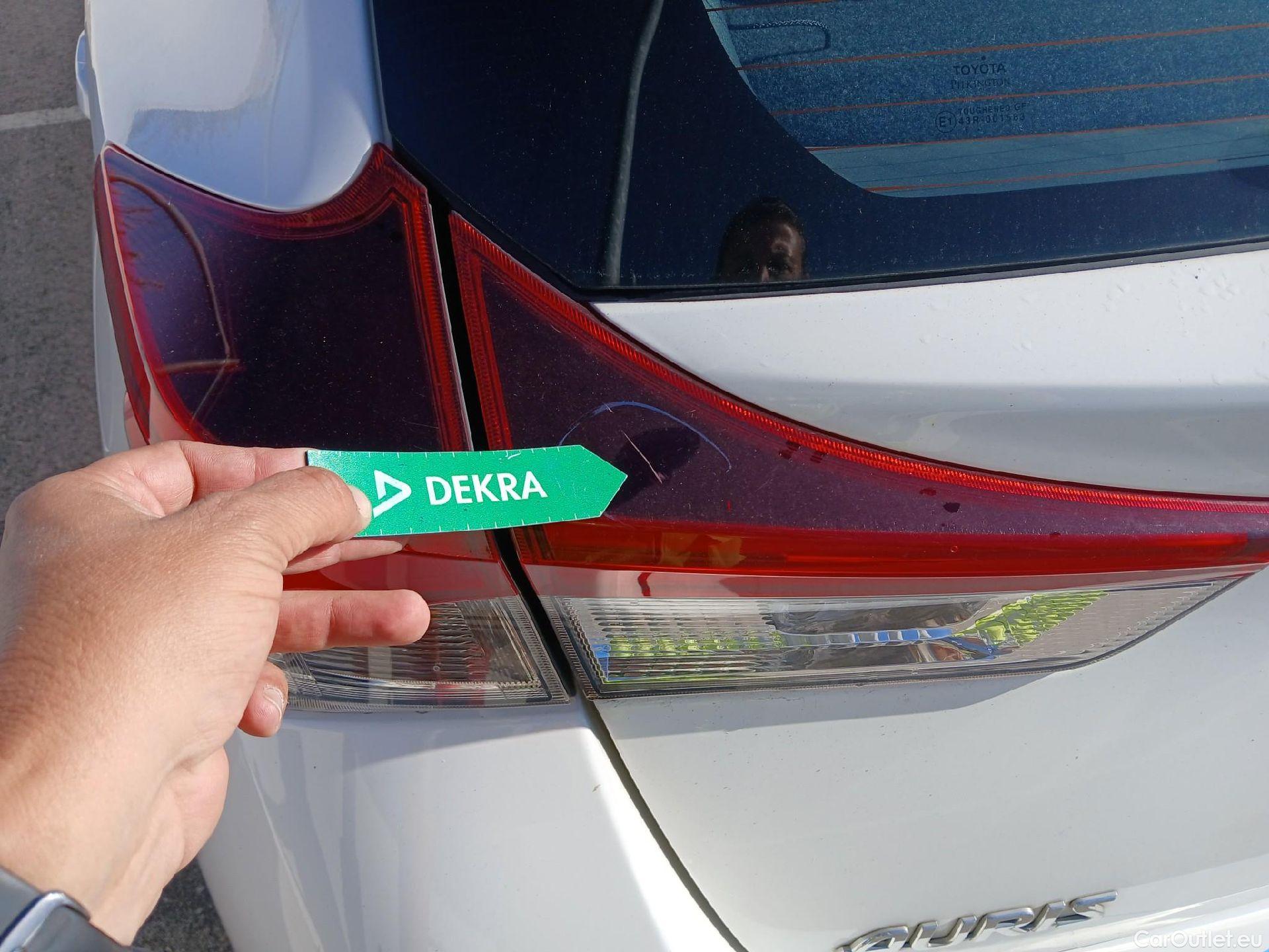  Toyota  Auris TOYOTA  5p 2G berlina con portón 1.8 140H Hybrid Active #24