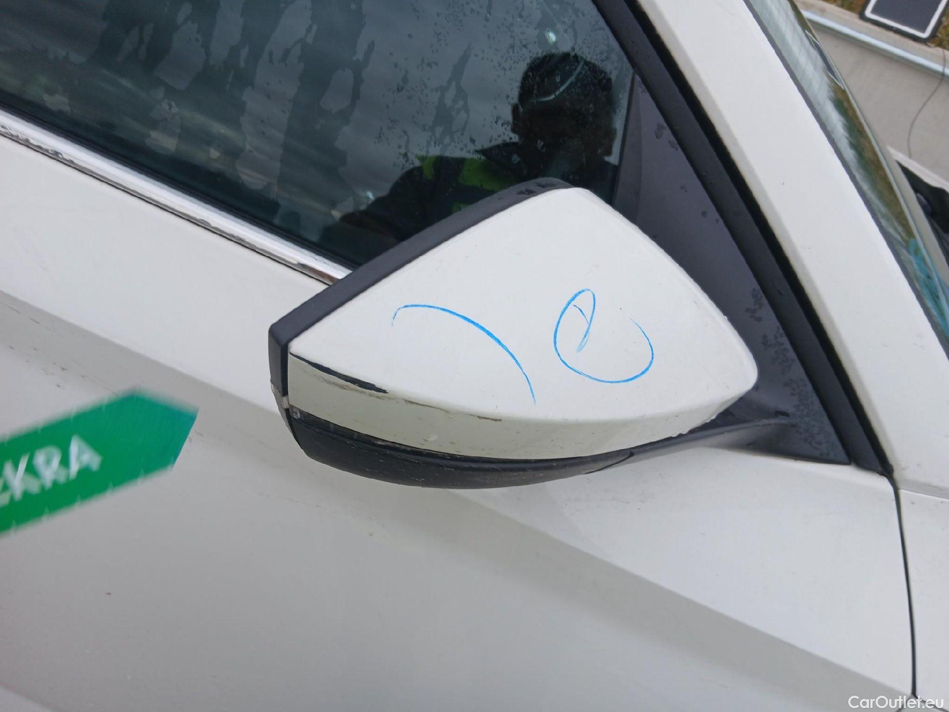  Skoda  KAMIQ SKODA  1.0 TSI 81kW (110CV) DSG Ambition (CX) #25