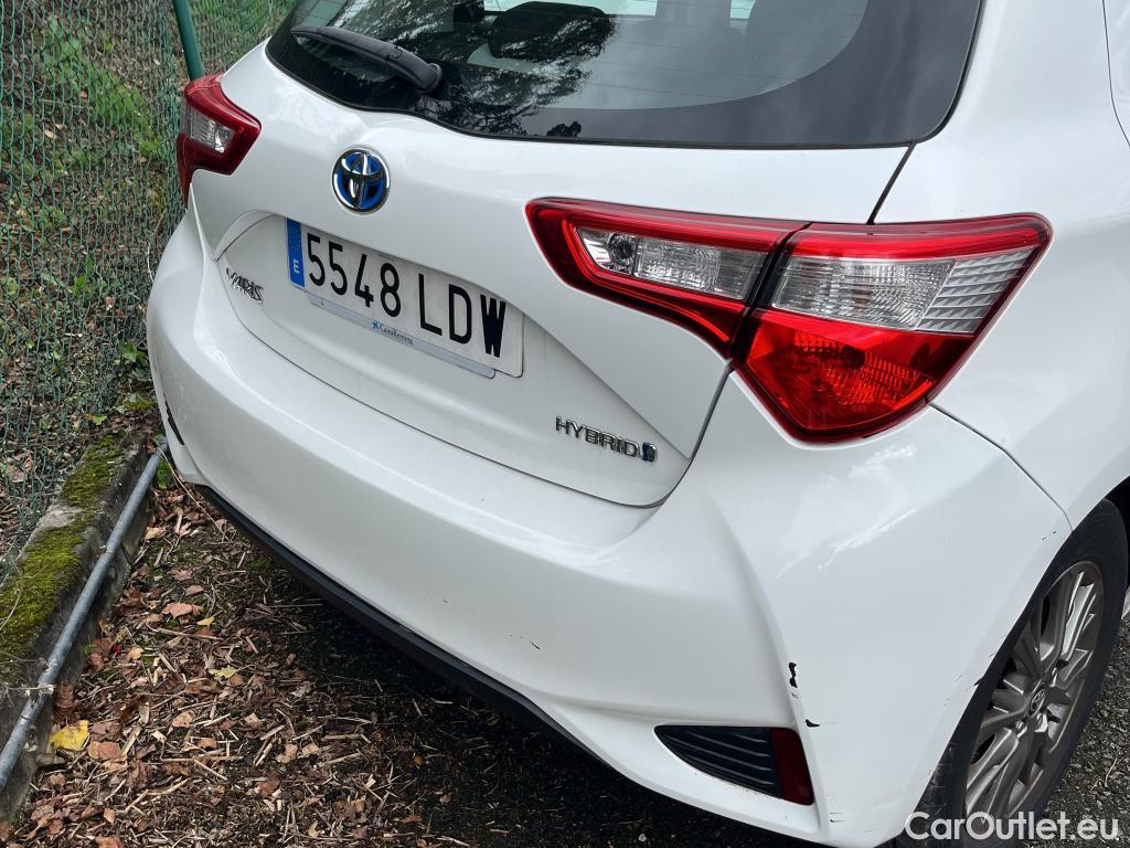  Toyota  Yaris TOYOTA  / 2017 / 5P / berlina con portón 1.5 100H Active #13