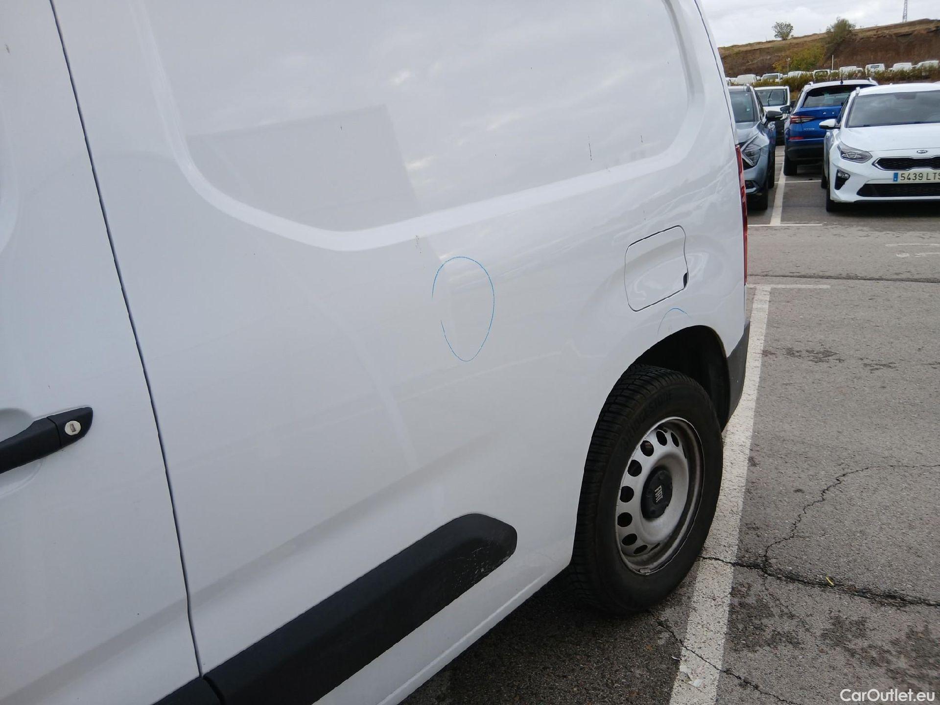  Land Rover  Discovery FIAT Doblò / 2023 / 4P / furgón derivado de turismo Furgón L1 BlueHDi 1.5 L 650kg 100CV (AC) #9