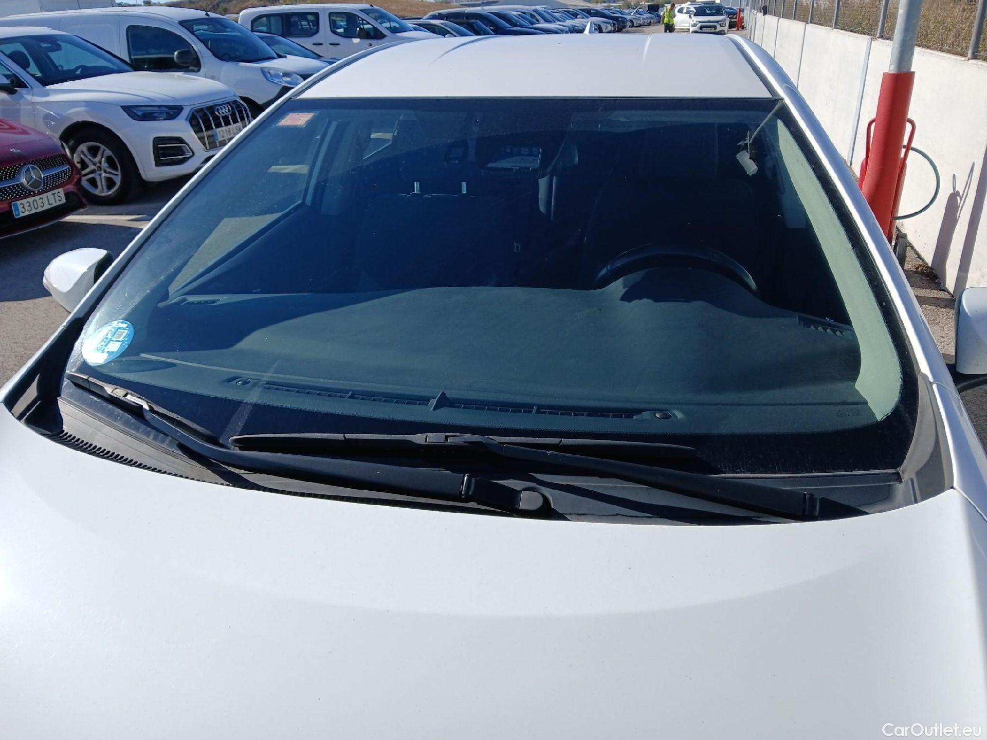  Toyota  Auris TOYOTA  5p 2G berlina con portón 1.8 140H Hybrid Active #17