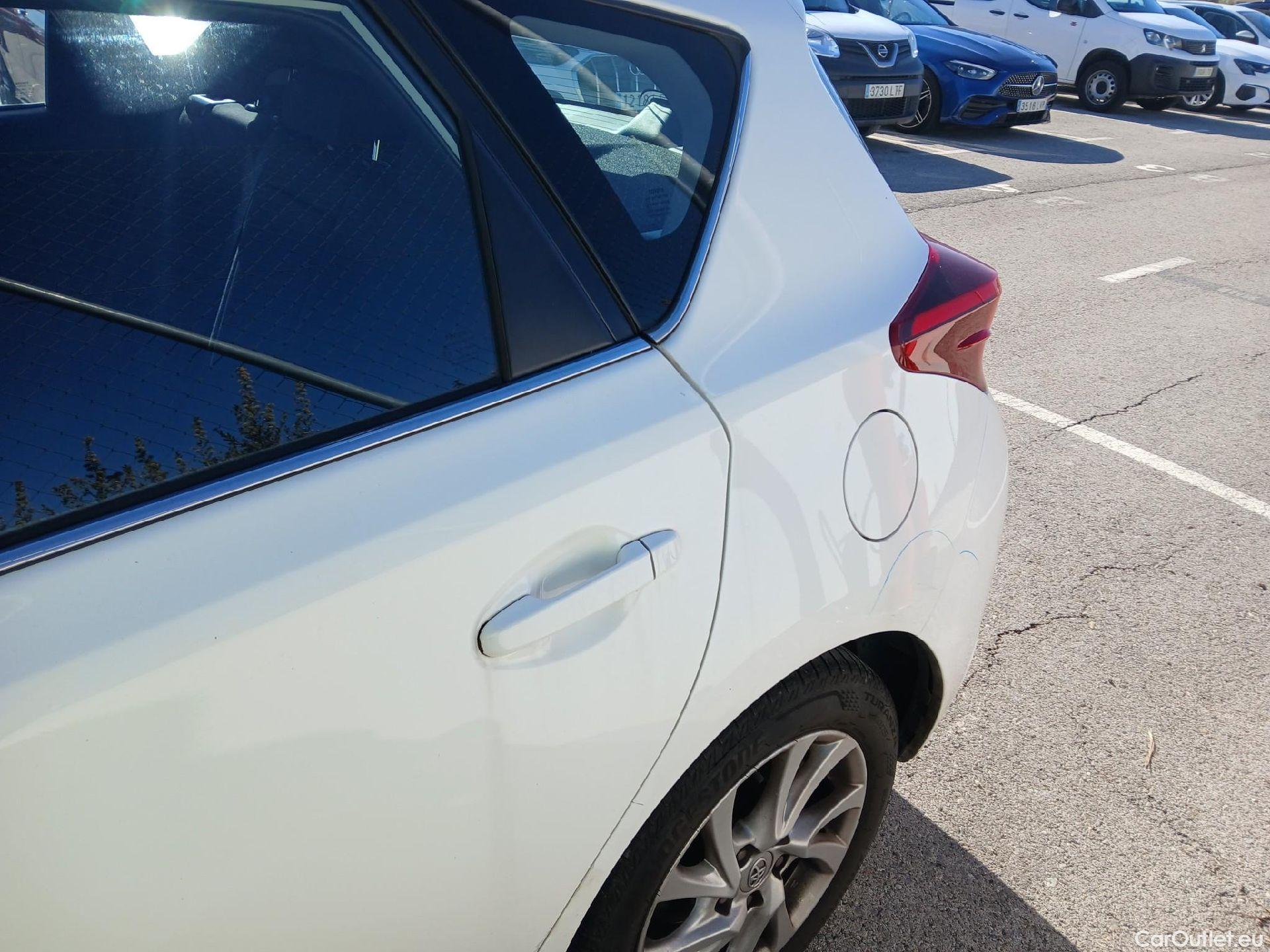  Toyota  Auris TOYOTA  5p 2G berlina con portón 1.8 140H Hybrid Active #21