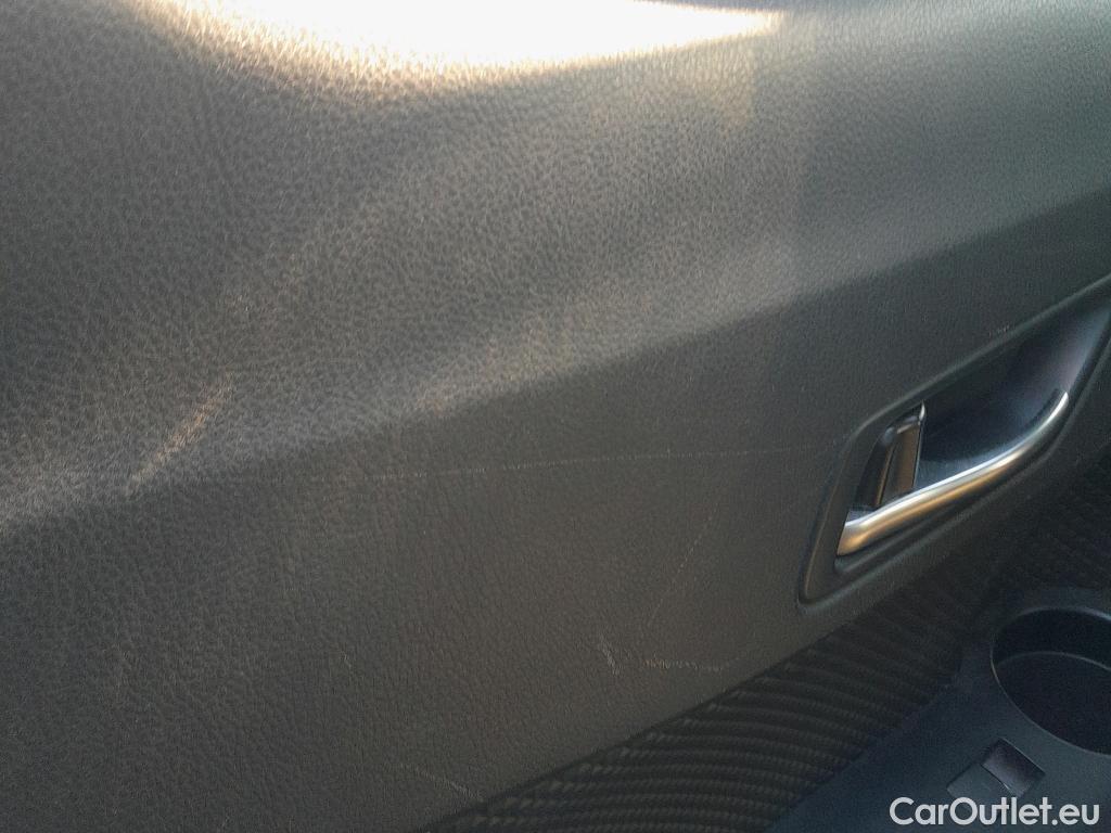  Toyota  C-HR TOYOTA  / 2019 / 5P / todoterreno 1.8 125H Advance #32