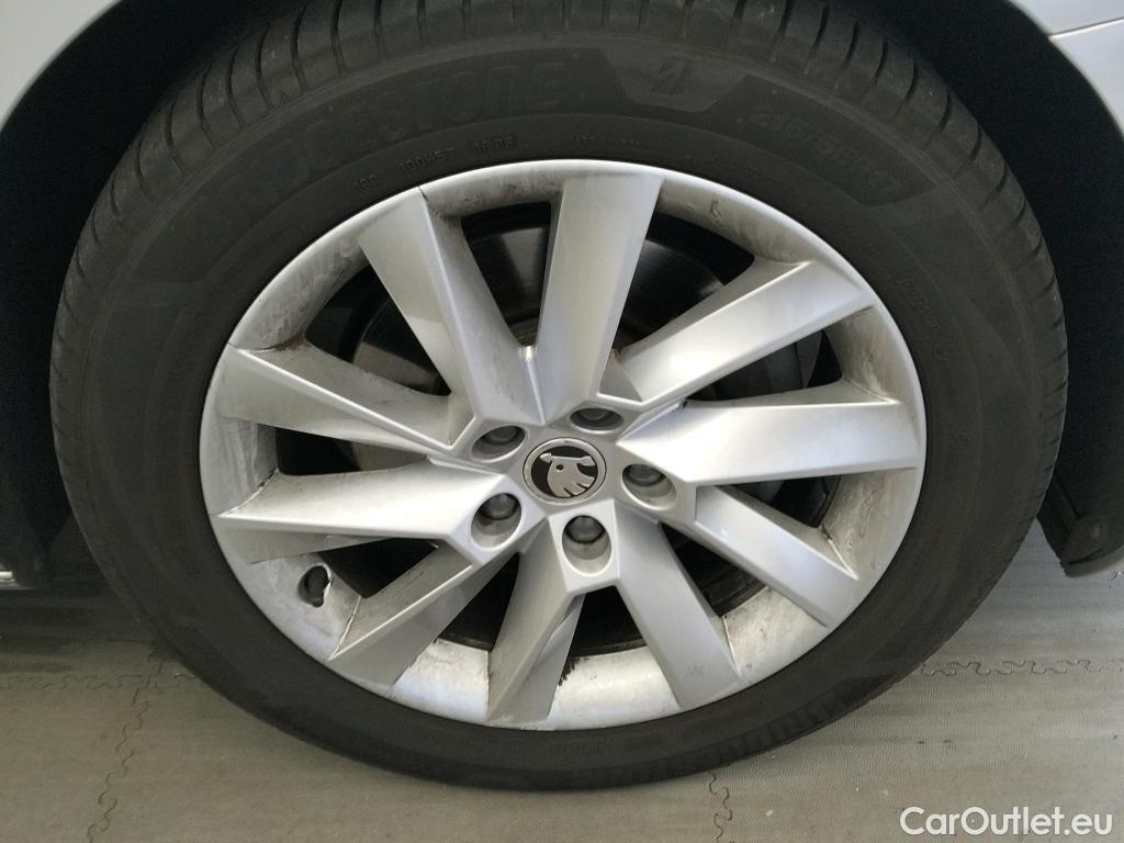  Skoda  Superb SKODA  / 2019 / 5P / berlina con portón 2.0 TDI 110kW (150CV) DSG Ambition #13
