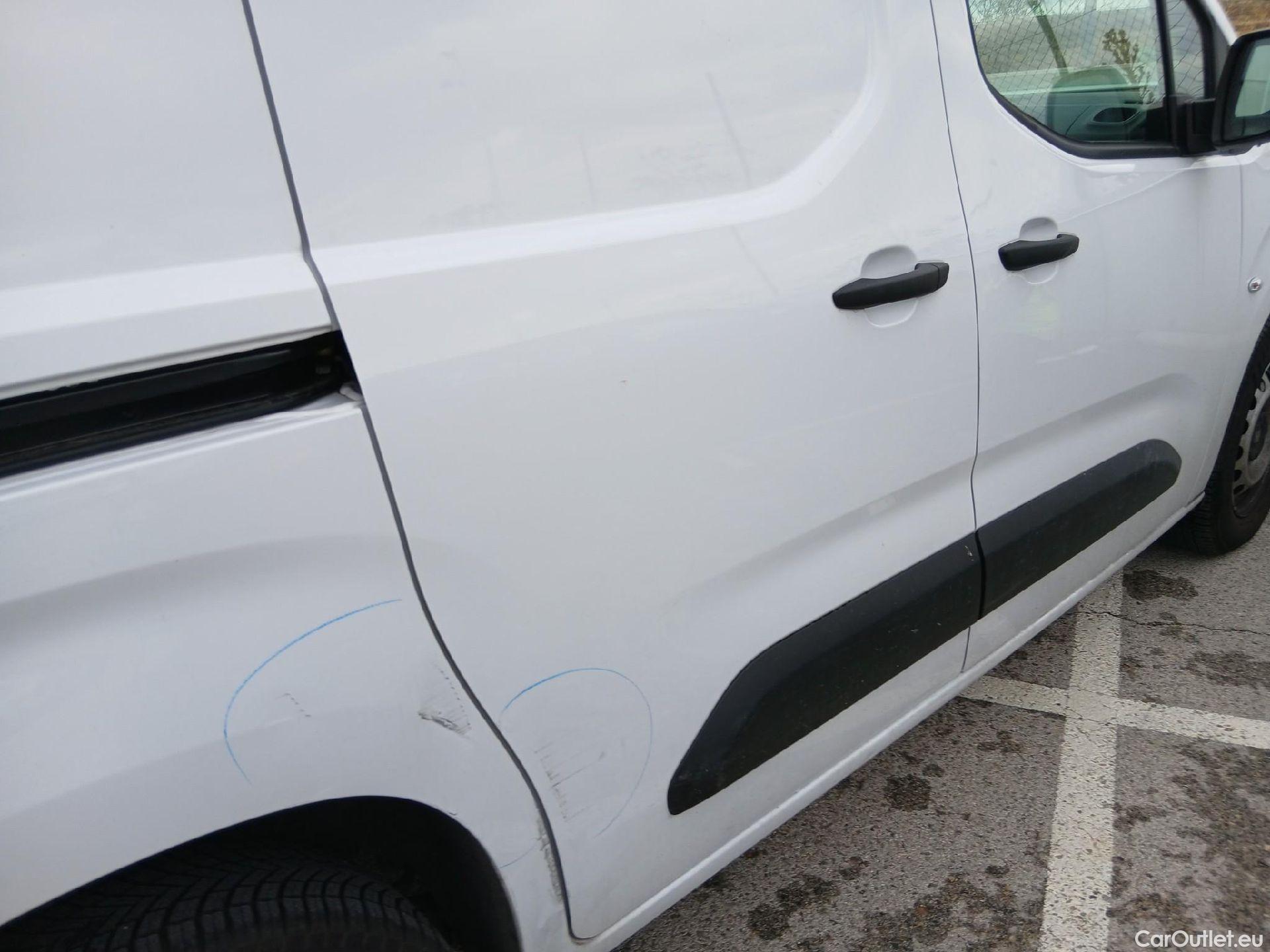  Land Rover  Discovery FIAT Doblò / 2023 / 4P / furgón derivado de turismo Furgón L1 BlueHDi 1.5 L 650kg 100CV (AC) #15