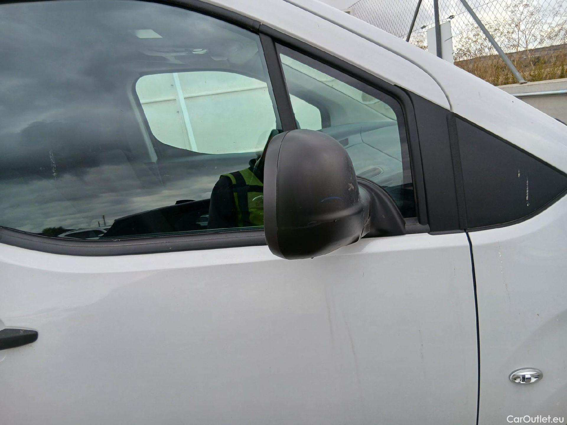  Land Rover  Discovery FIAT Doblò / 2023 / 4P / furgón derivado de turismo Furgón L1 BlueHDi 1.5 L 650kg 100CV (AC) #18