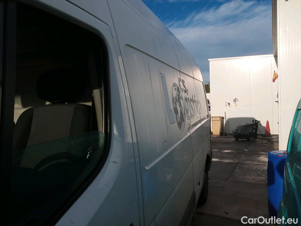  Renault  Master RENAULT TRUCKS UK  VU 4p 3G furgón 135.35 L3H3 FWD #51