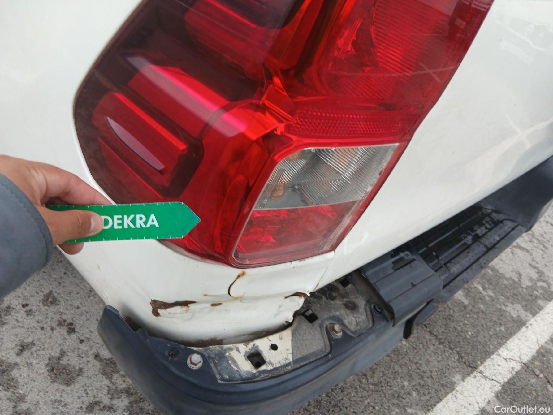  Toyota  Hilux TOYOTA  VU 4p 7G pickup 2.4 D-4D Cabina Doble GX 4x4 #23