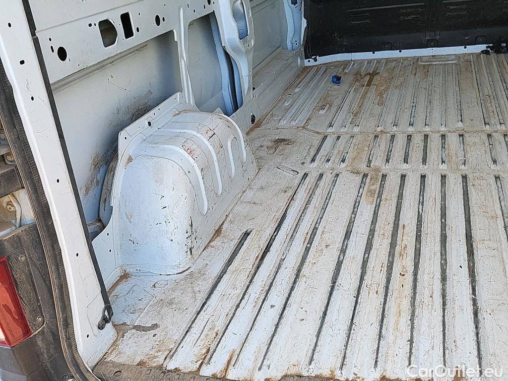  Renault  Trafic RENAULT  / 2019 / 4P / furgón Furgón 29 L2H2 Energy BluedCi 107 kW #9