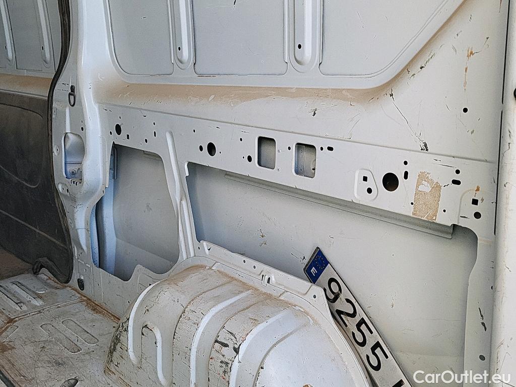  Renault  Trafic RENAULT  / 2019 / 4P / furgón Furgón 29 L2H2 Energy BluedCi 107 kW #3