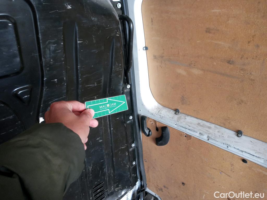  Renault  Master RENAULT TRUCKS UK  VU 4p 3G furgón 135.35 L3H3 FWD #24