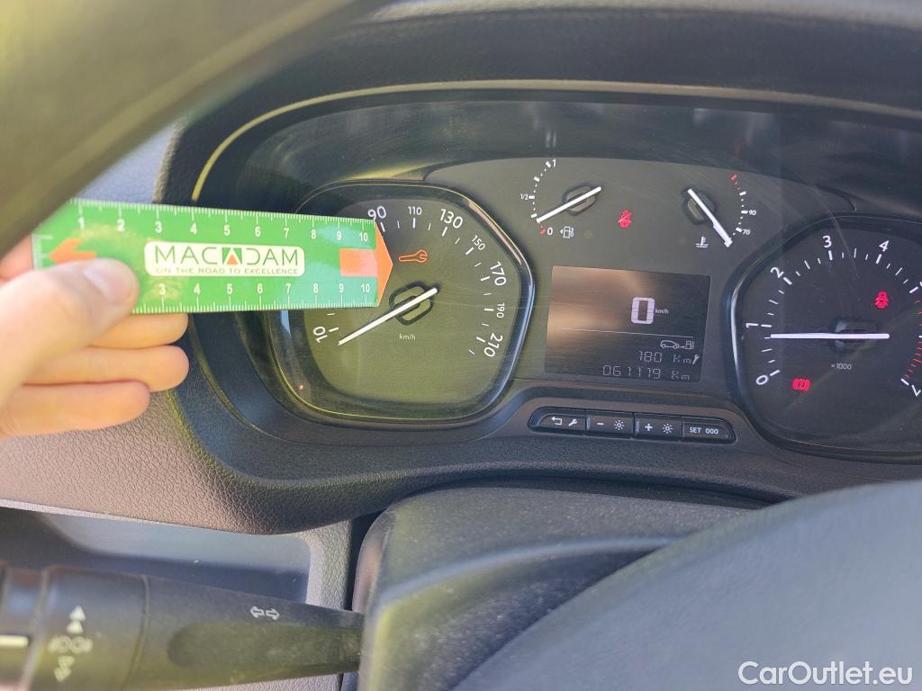  Opel  Vivaro OPEL  / 2019 / 4P / furgón 1.5 Diésel 74kW (100CV) M Inc. Select #77