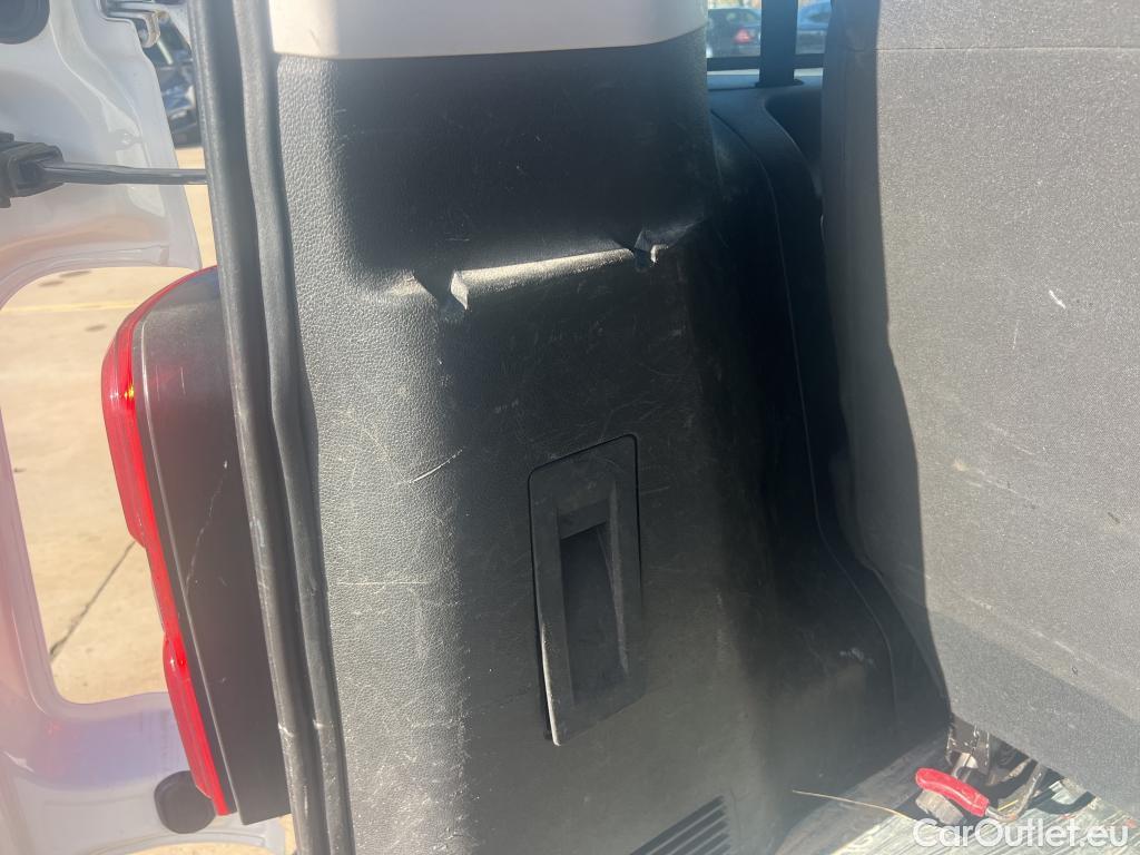  Opel  Vivaro OPEL  / 2019 / 4P / combi 1.5 Diésel 88kW (120CV) M Std Express #48