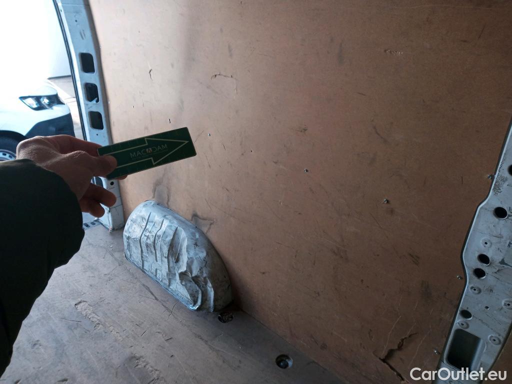  Renault  Master RENAULT TRUCKS UK  VU 4p 3G furgón 135.35 L3H3 FWD #8