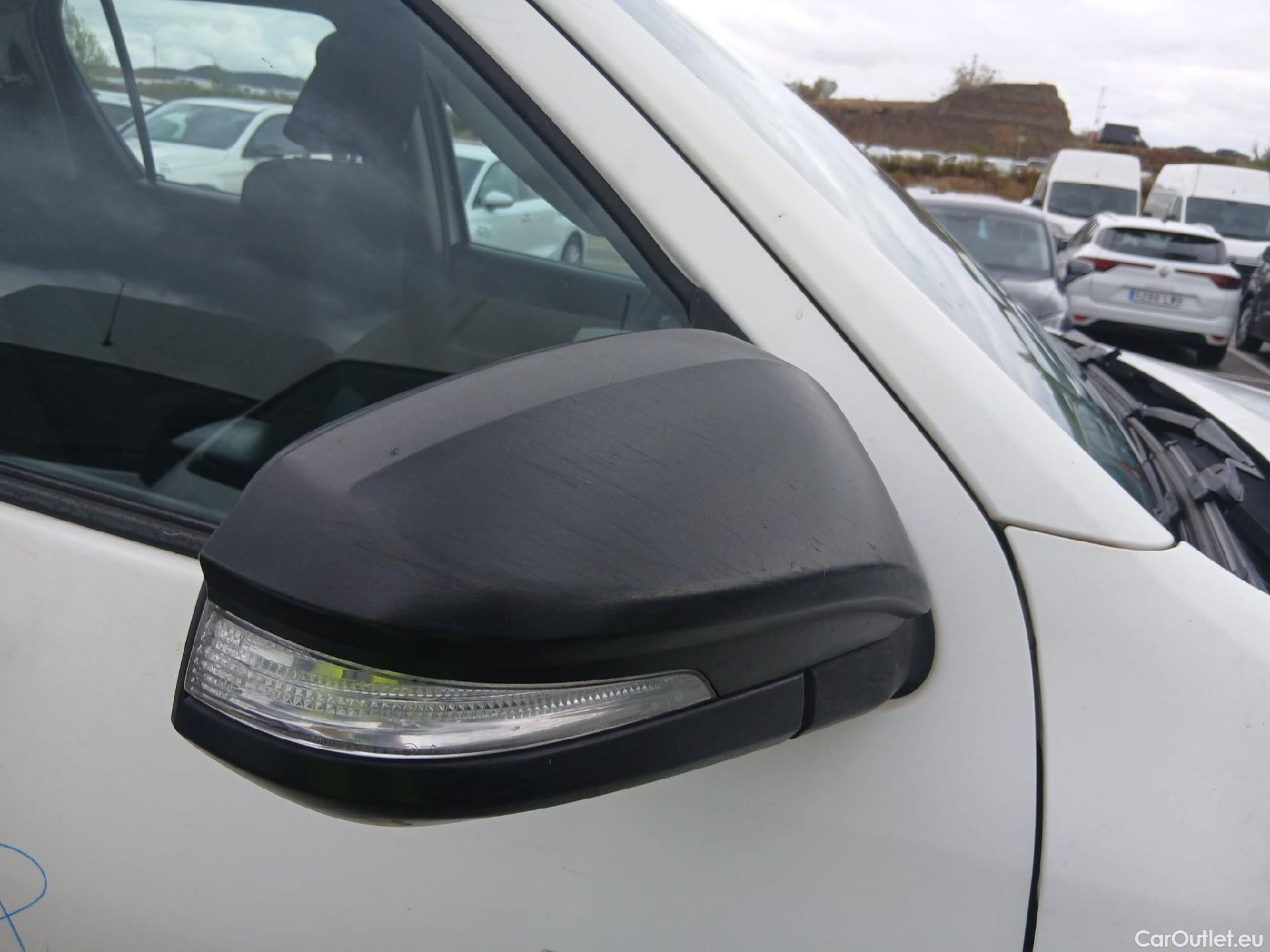  Toyota  Hilux TOYOTA  VU 4p 7G pickup 2.4 D-4D Cabina Doble GX 4x4 #37