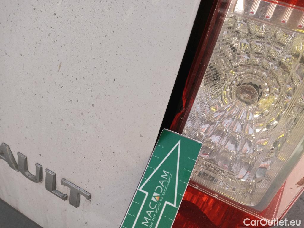  Renault  Master RENAULT TRUCKS UK  VU 4p 3G furgón 135.35 L3H3 FWD #19