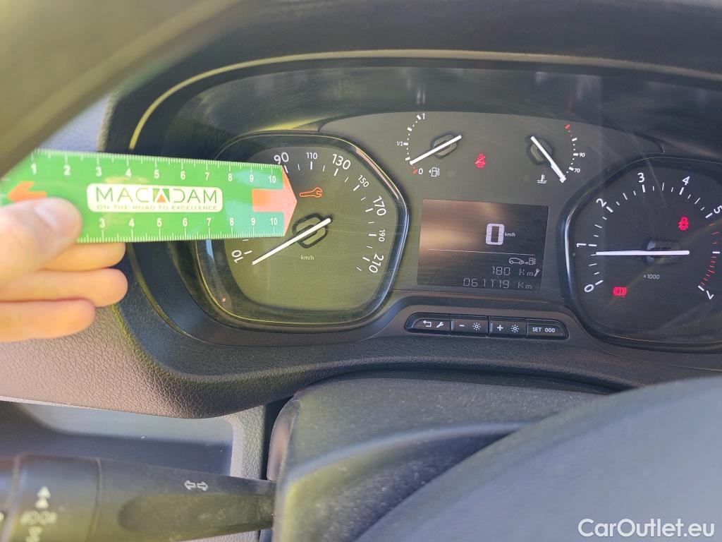  Opel  Vivaro OPEL  / 2019 / 4P / furgón 1.5 Diésel 74kW (100CV) M Inc. Select #76