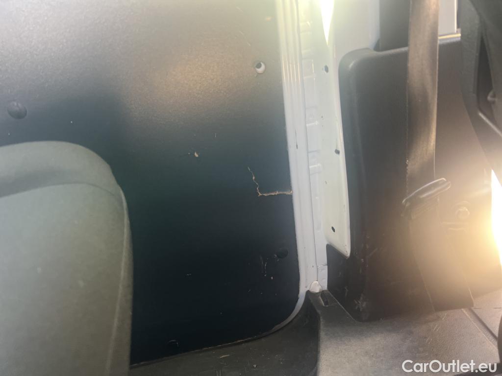  Opel  Vivaro OPEL  / 2019 / 4P / combi 1.5 Diésel 88kW (120CV) M Std Express #40