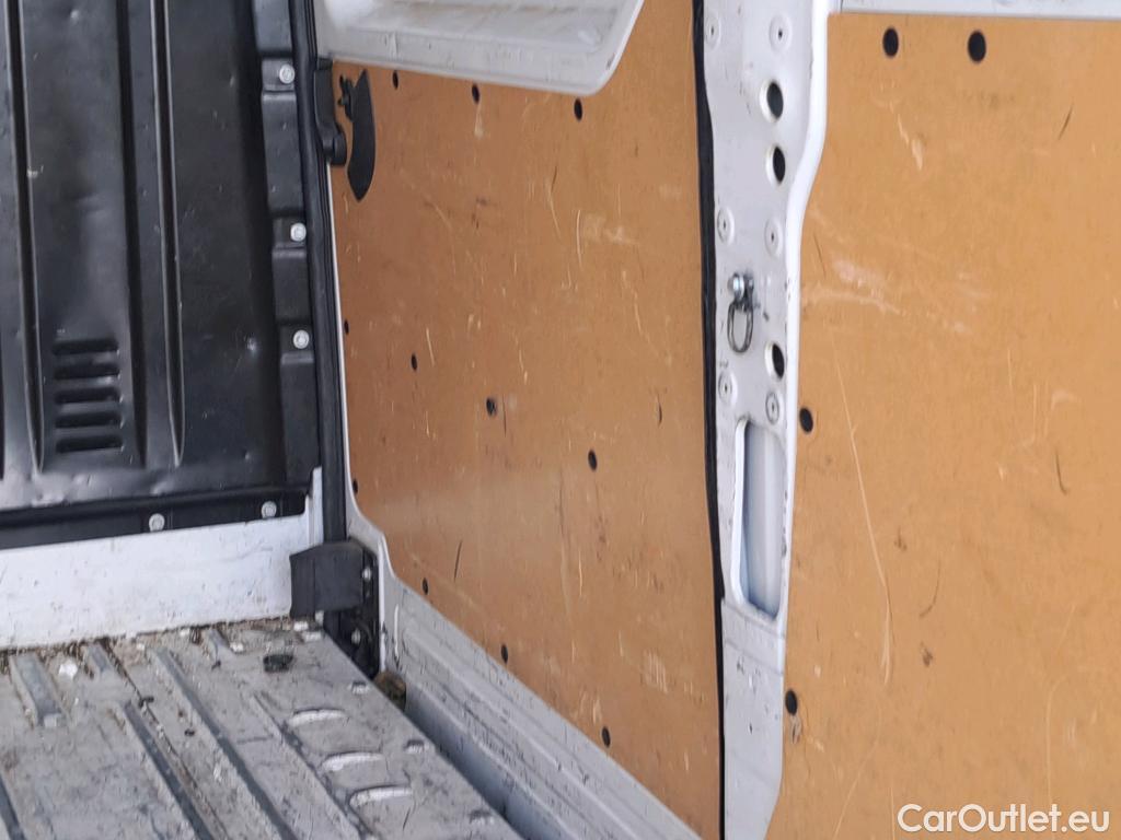  Nissan  NV400 NISSAN  / 2011 / 4P / furgón L2H2 3,5T 2.3dCi 99kW FWD Comfort #51