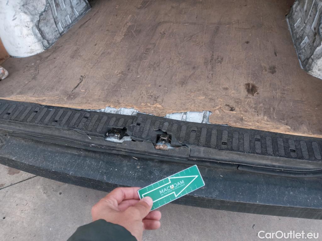  Renault  Master RENAULT TRUCKS UK  VU 4p 3G furgón 135.35 L3H3 FWD #26