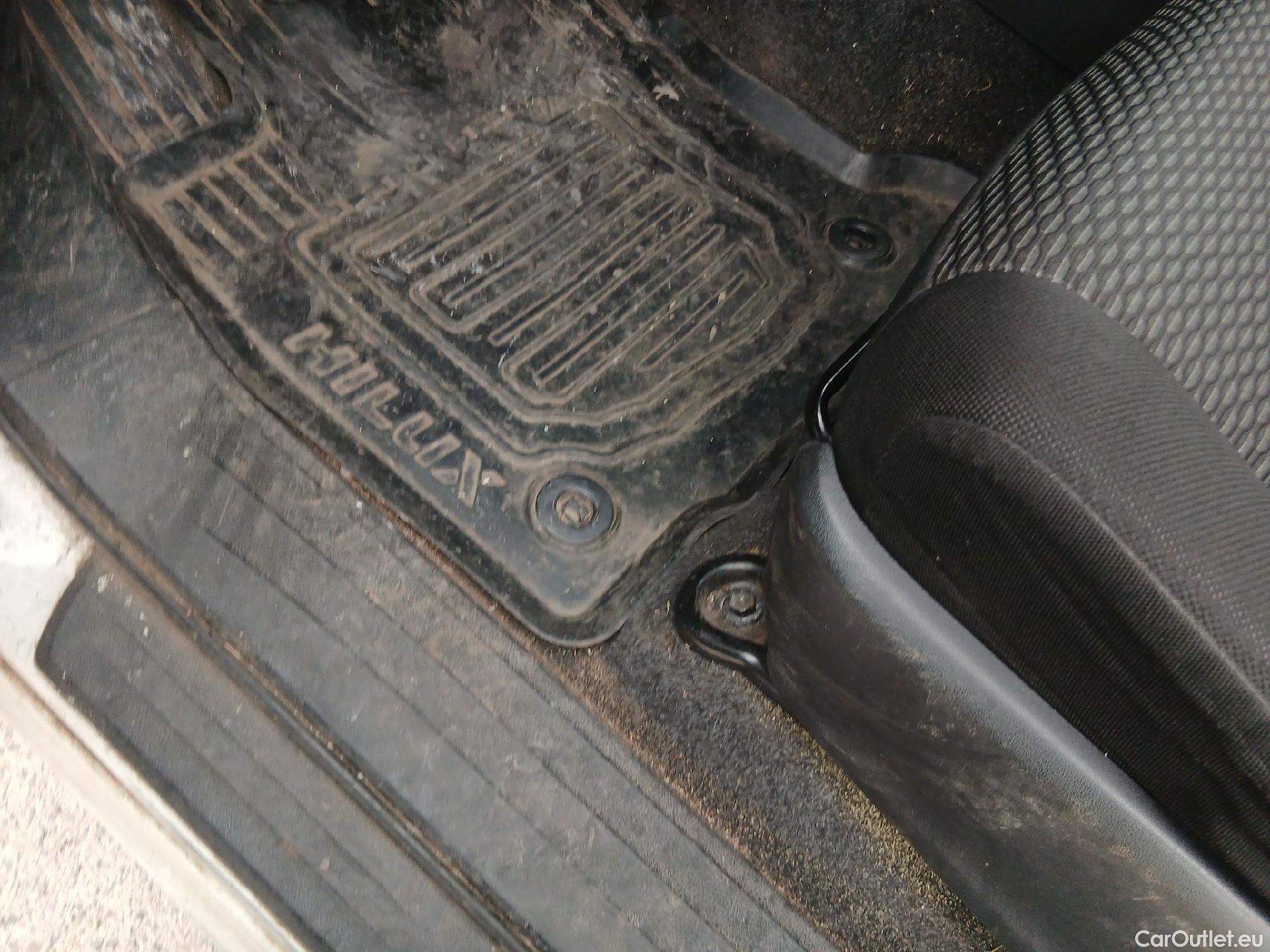  Toyota  Hilux TOYOTA  VU 4p 7G pickup 2.4 D-4D Cabina Doble GX 4x4 #2