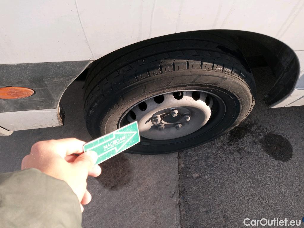  Renault  Master RENAULT TRUCKS UK  VU 4p 3G furgón 135.35 L3H3 FWD #54