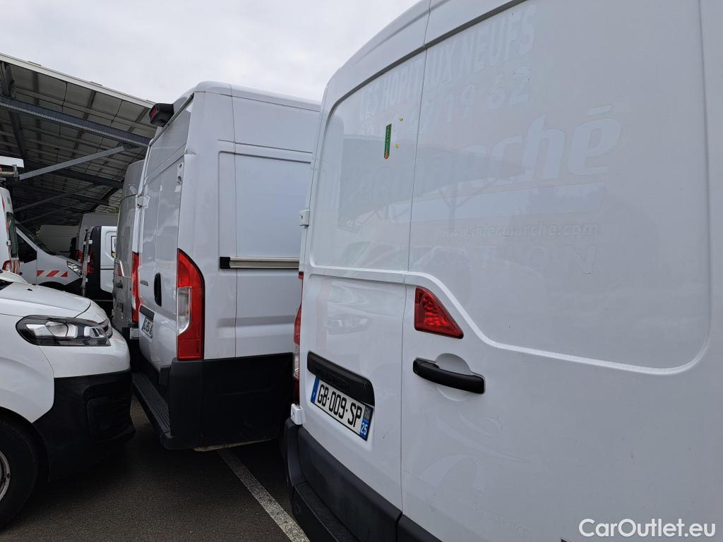  Renault  Master  III Fourgon L1H1 2 8 Grand Confort 2.3 dCi 135CV BVM6 E6dT #15