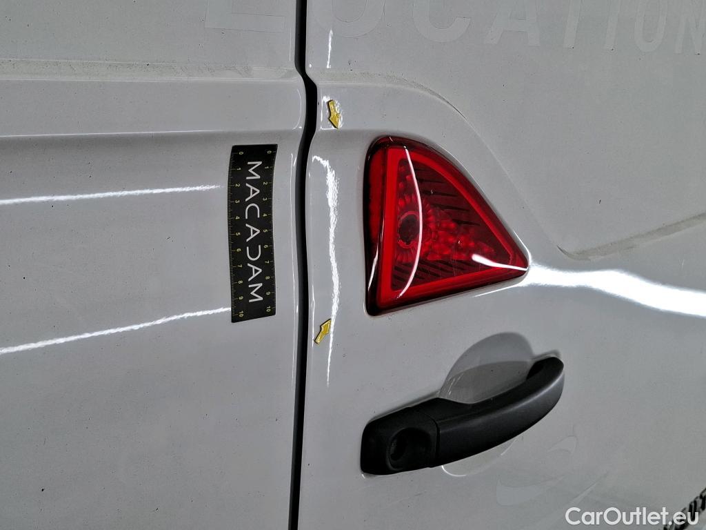  Renault  Master  III Fourgon L1H1 2 8 Grand Confort 2.3 dCi 135CV BVM6 E6dT #17