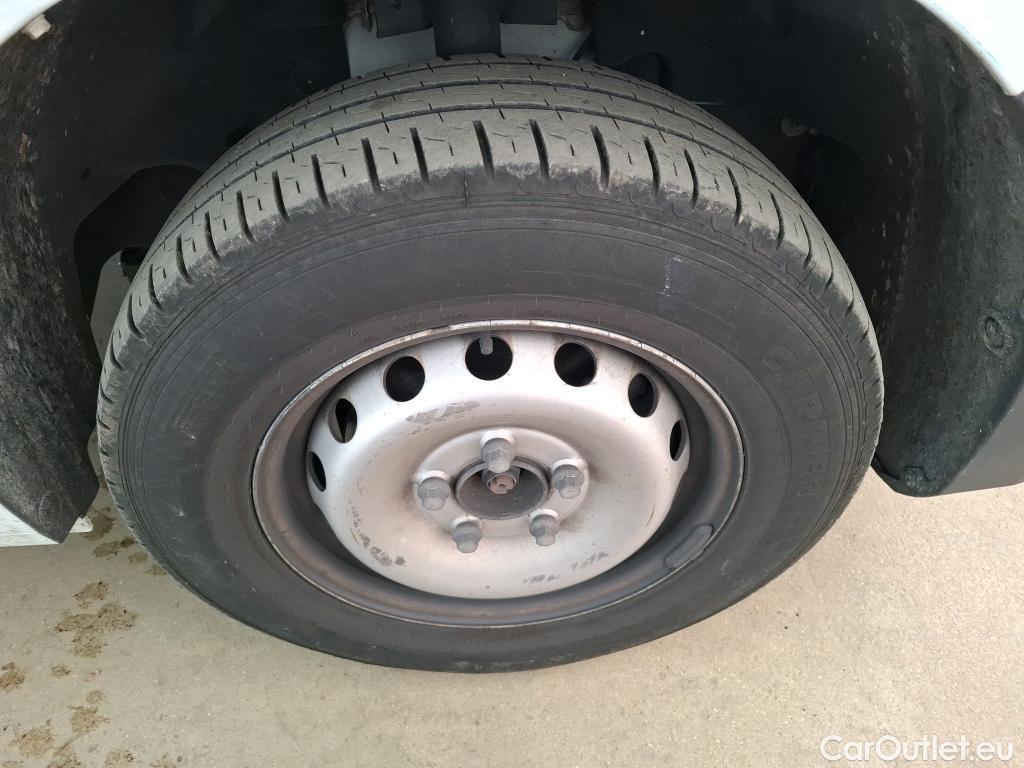  Renault  Master  III Fourgon L1H1 2 8 Grand Confort 2.3 dCi 135CV BVM6 E6dT #37