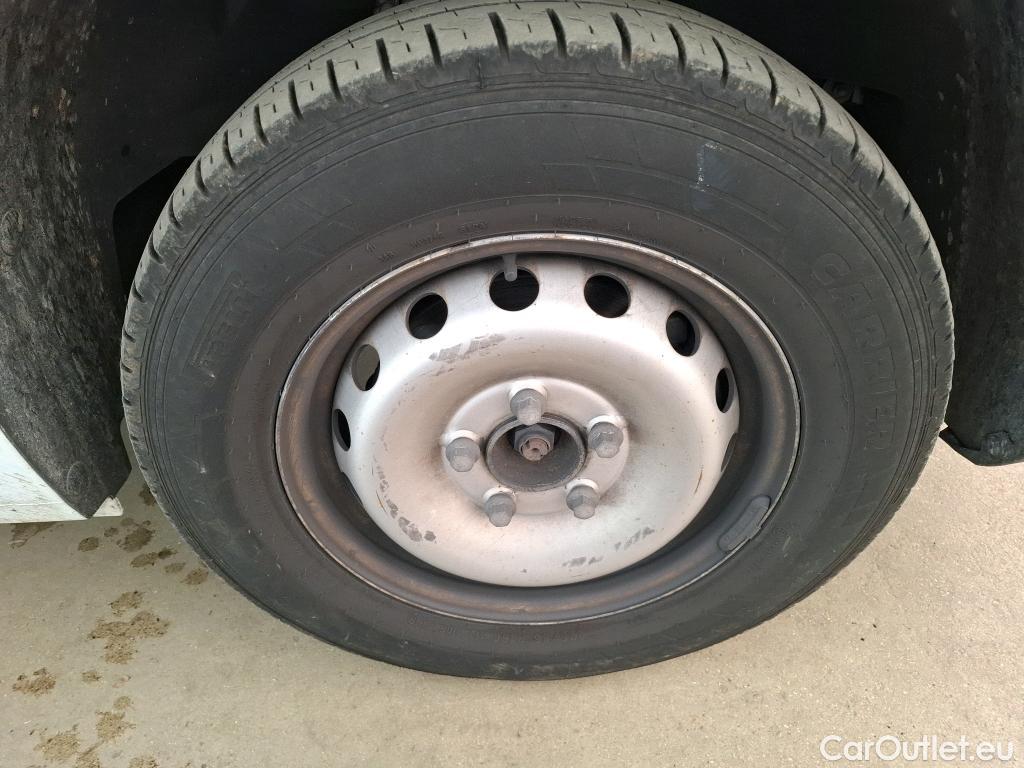  Renault  Master  III Fourgon L1H1 2 8 Grand Confort 2.3 dCi 135CV BVM6 E6dT #38